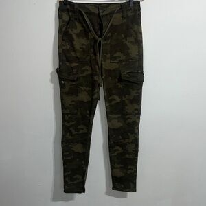 American Eagle Outfitters Camouflage Skinny Pants